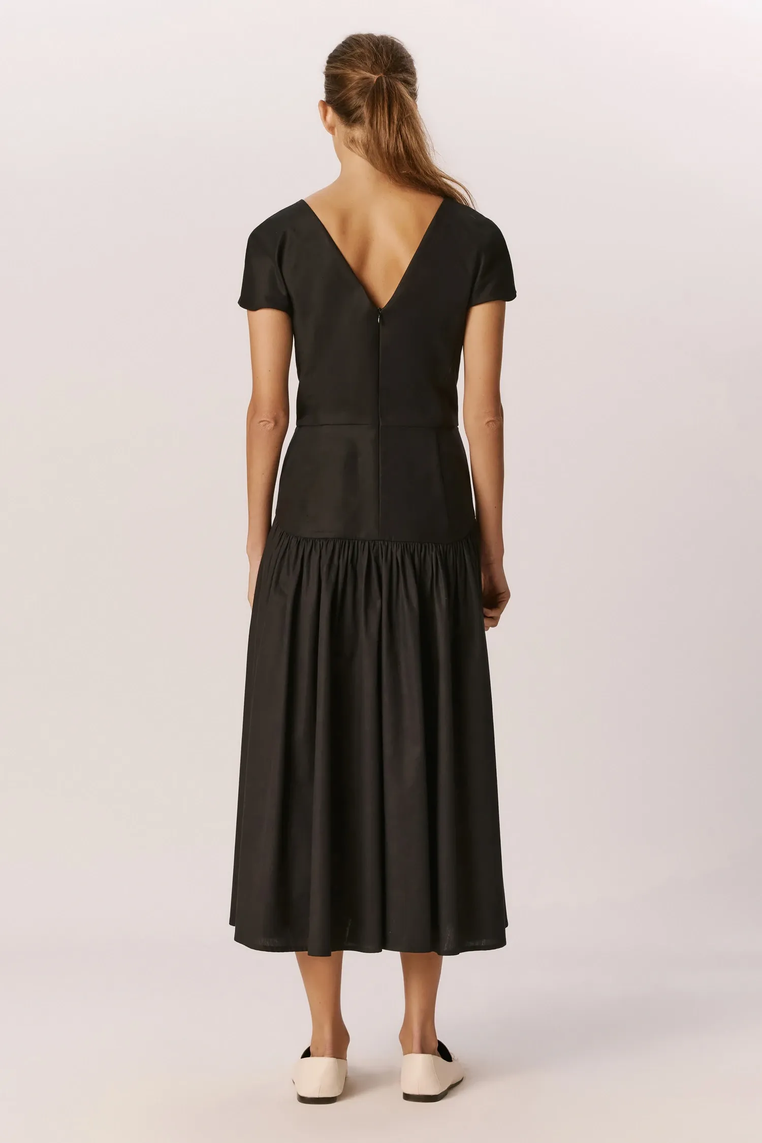 007511_VESTIDO_FRANZIDO_DECOTE_V_FIANCO_PRETO_ANDREAMARQUES -3-